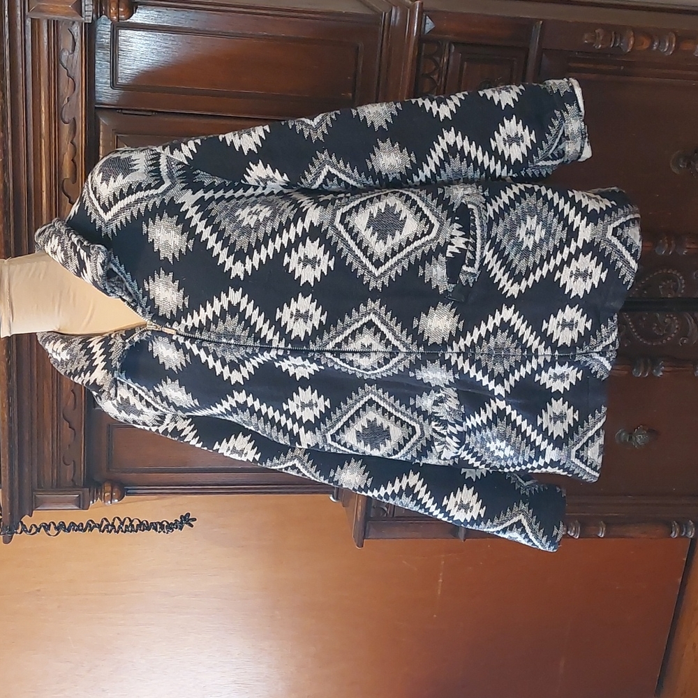 FASHION BUG jacket. Black and white tribal pattern. Pre-owned great condition.
